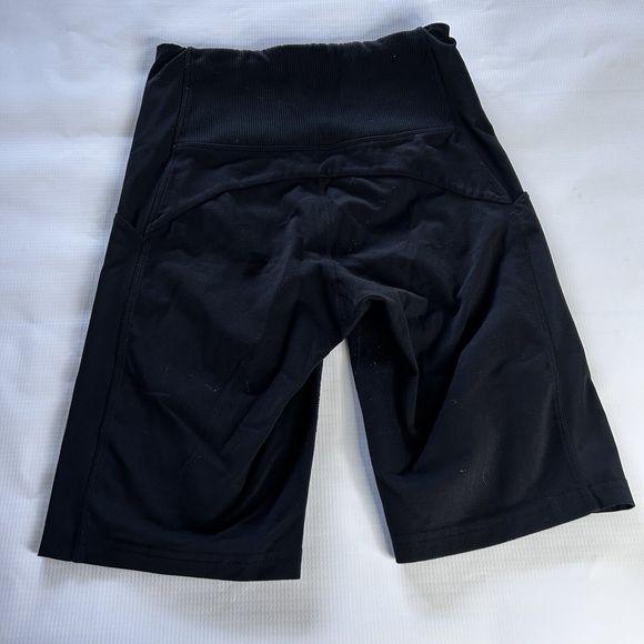 Athleta XS 9 inch Biker Shorts with pockets black - Picture 7 of 9